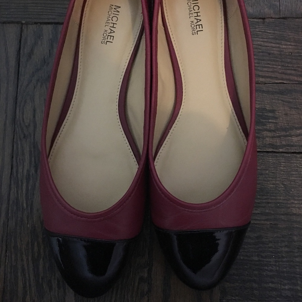 Micheal kors two tone leather flats with chain